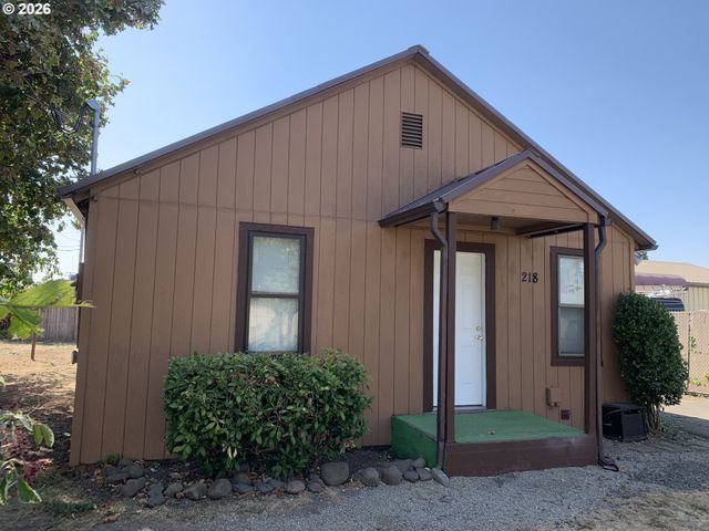 218 S 19TH St, Springfield, OR 97477