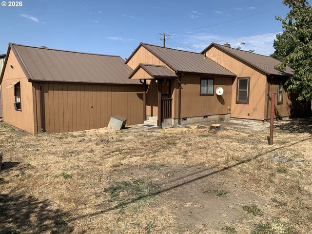 218 S 19TH St, Springfield, OR 97477
