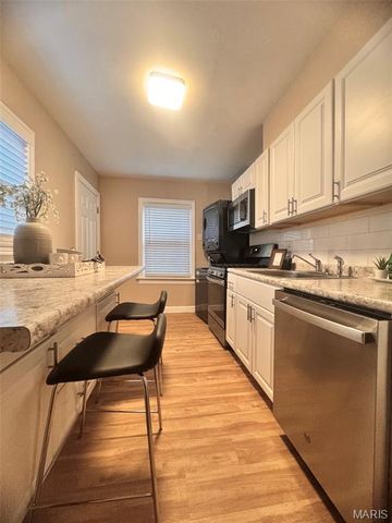 6748 Vernon Avenue, University City, MO 63130