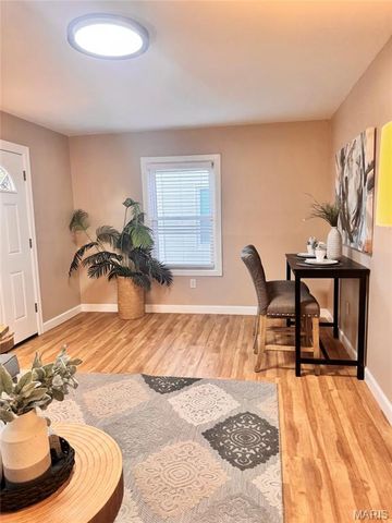 6748 Vernon Avenue, University City, MO 63130