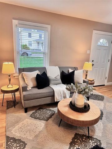 6748 Vernon Avenue, University City, MO 63130