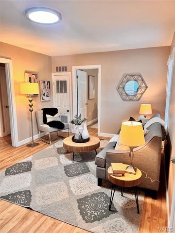 6748 Vernon Avenue, University City, MO 63130