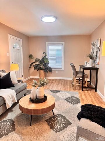 6748 Vernon Avenue, University City, MO 63130