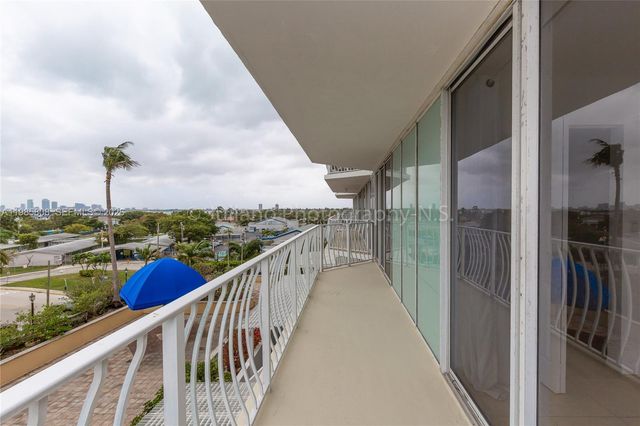 7601 E Treasure Dr 607, North Bay Village, FL 33141