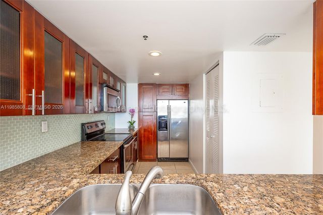 7601 E Treasure Dr 607, North Bay Village, FL 33141