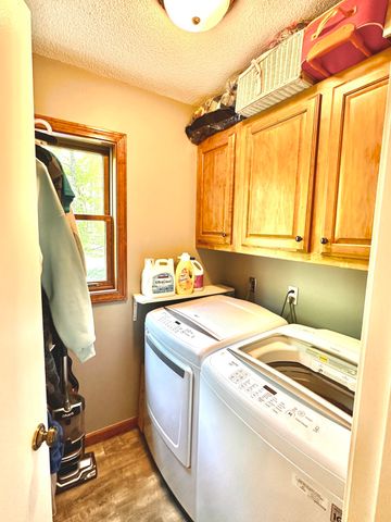 14 Laurel Ridge Dr, Belchertown, MA 01007