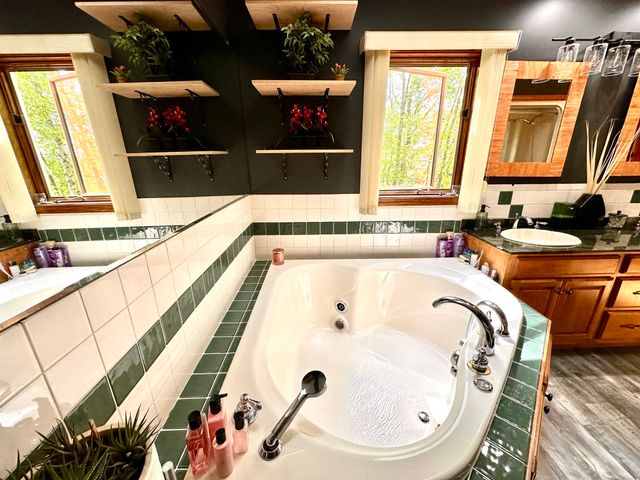 14 Laurel Ridge Dr, Belchertown, MA 01007