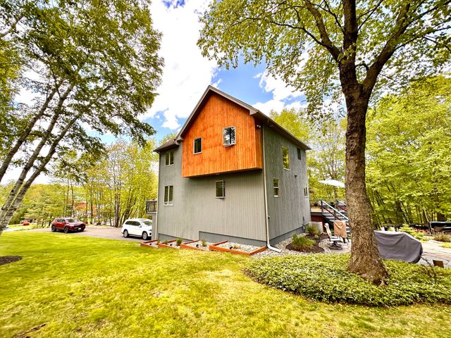 14 Laurel Ridge Dr, Belchertown, MA 01007