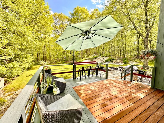14 Laurel Ridge Dr, Belchertown, MA 01007