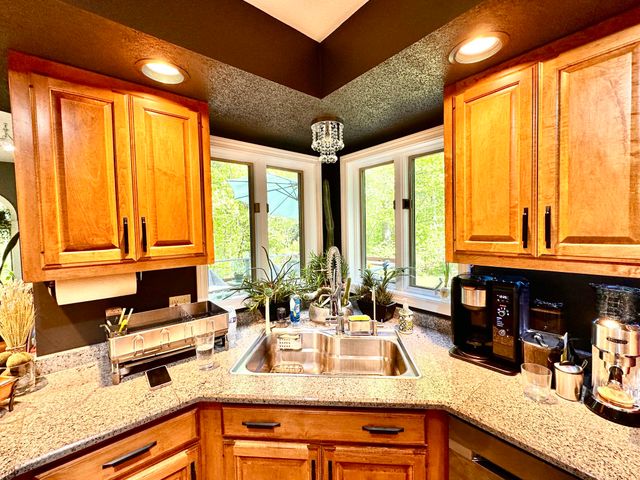 14 Laurel Ridge Dr, Belchertown, MA 01007