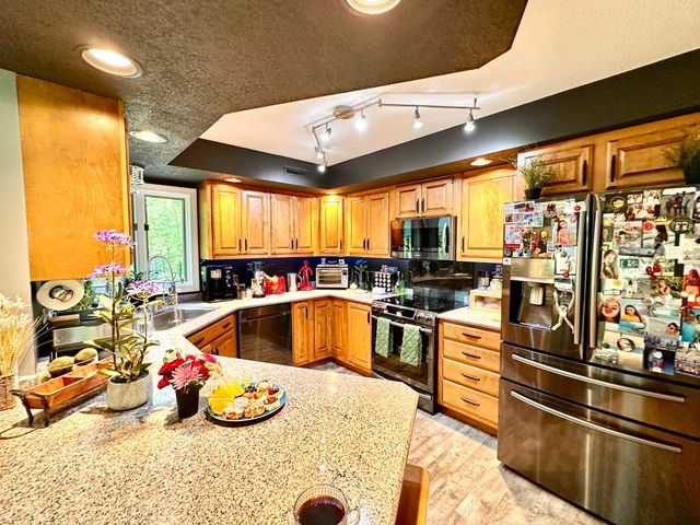 14 Laurel Ridge Dr, Belchertown, MA 01007