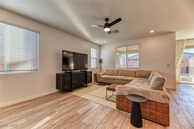 10069 Desert Azure Street, Las Vegas, NV 89178