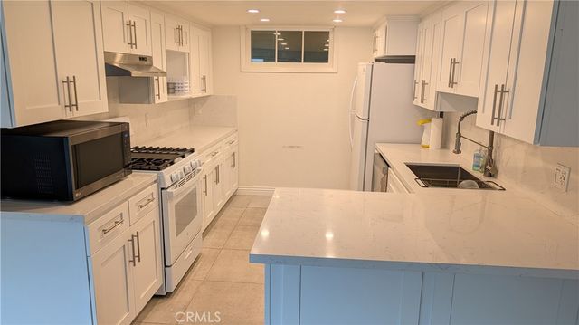 872 Lucile Avenue A, Silver Lake, CA 90026