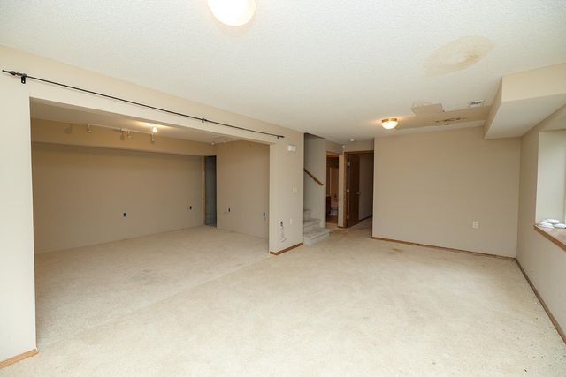 1386 N Aksarben, Wichita, KS 67235