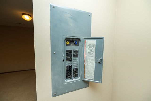 1386 N Aksarben, Wichita, KS 67235