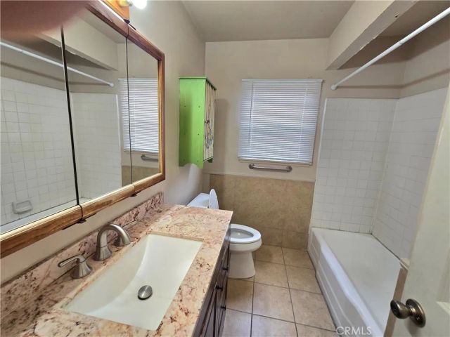 7875 Bellaire Avenue, North Hollywood, CA 91605