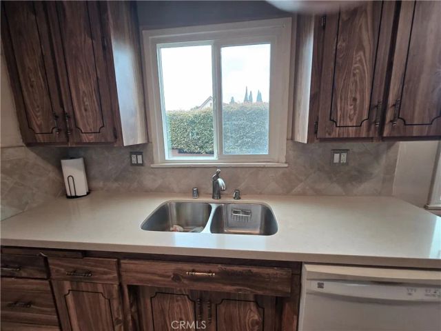 7875 Bellaire Avenue, North Hollywood, CA 91605