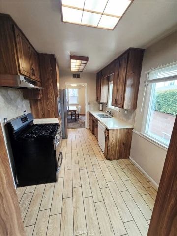 7875 Bellaire Avenue, North Hollywood, CA 91605