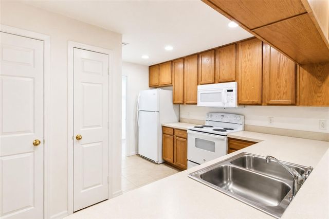 702 E MADISON STREET, Plant City, FL 33563