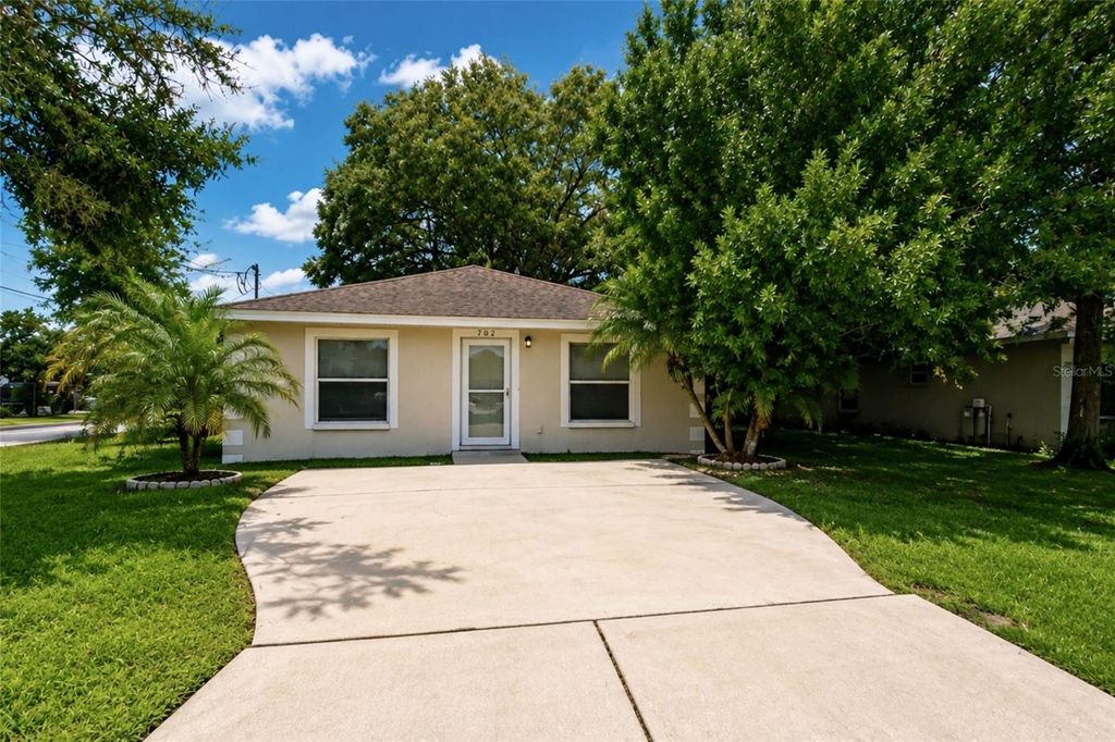 702 E MADISON STREET, Plant City, FL 33563