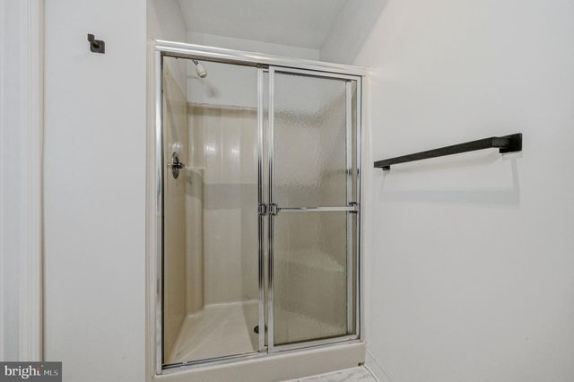 1604 WATERS EDGE DR, Newark, DE 19702