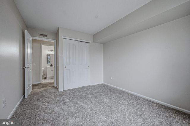 1604 WATERS EDGE DR, Newark, DE 19702