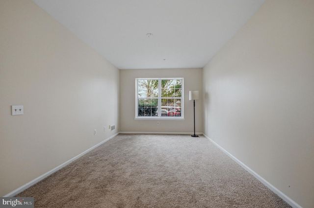 1604 WATERS EDGE DR, Newark, DE 19702