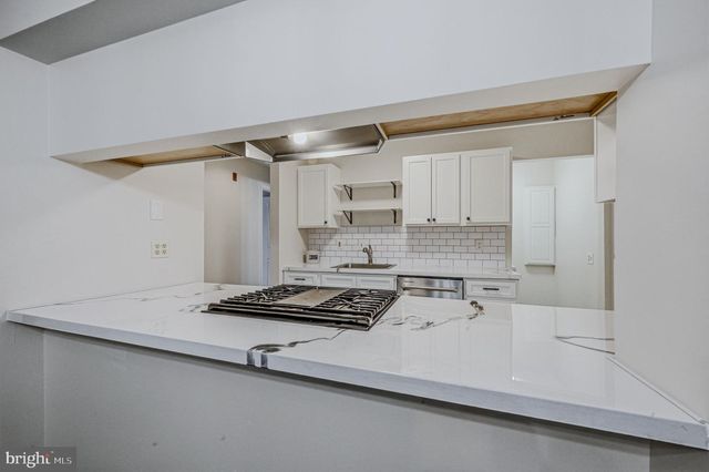 1604 WATERS EDGE DR, Newark, DE 19702