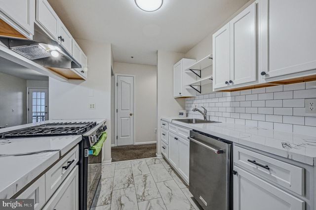 1604 WATERS EDGE DR, Newark, DE 19702