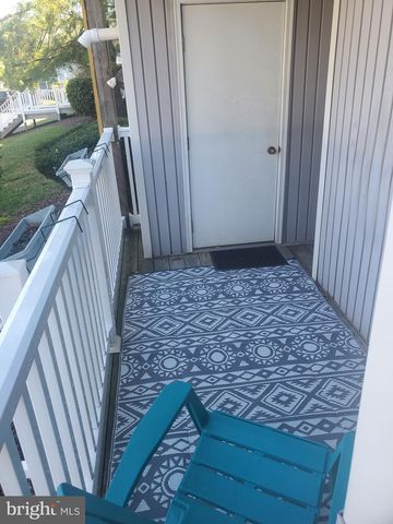 1604 WATERS EDGE DR, Newark, DE 19702