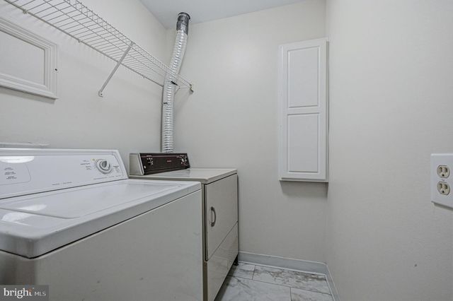 1604 WATERS EDGE DR, Newark, DE 19702