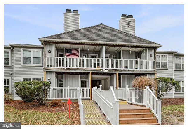 1604 WATERS EDGE DR, Newark, DE 19702