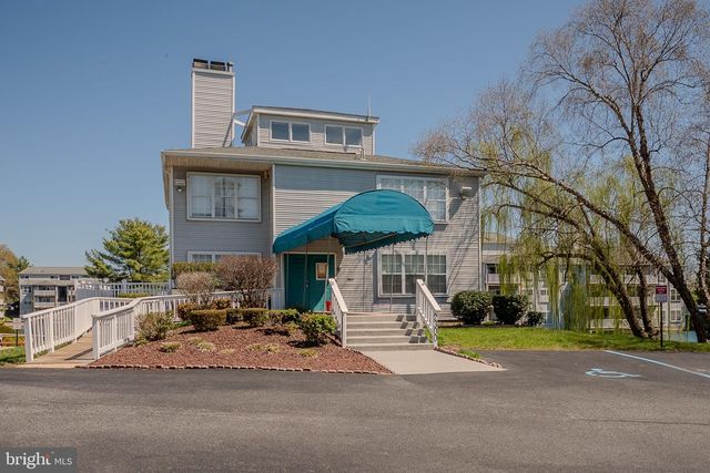 1604 WATERS EDGE DR, Newark, DE 19702