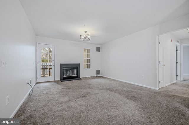 1604 WATERS EDGE DR, Newark, DE 19702