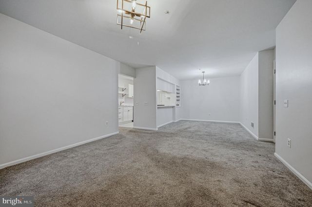 1604 WATERS EDGE DR, Newark, DE 19702