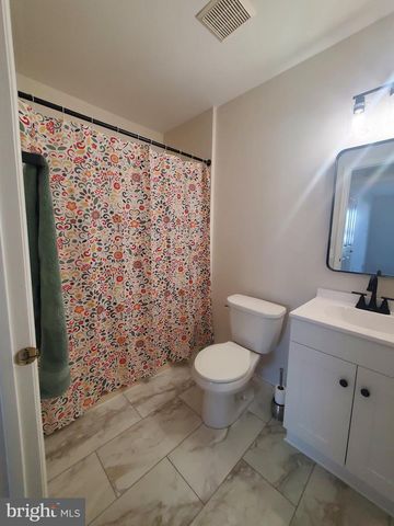 1604 WATERS EDGE DR, Newark, DE 19702