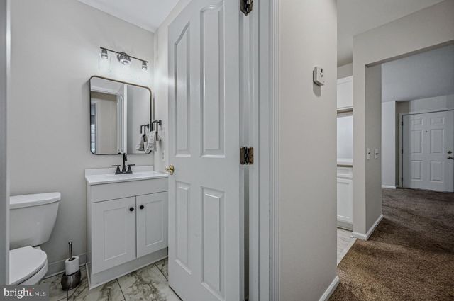 1604 WATERS EDGE DR, Newark, DE 19702