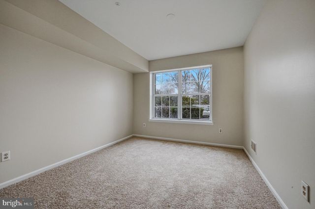 1604 WATERS EDGE DR, Newark, DE 19702