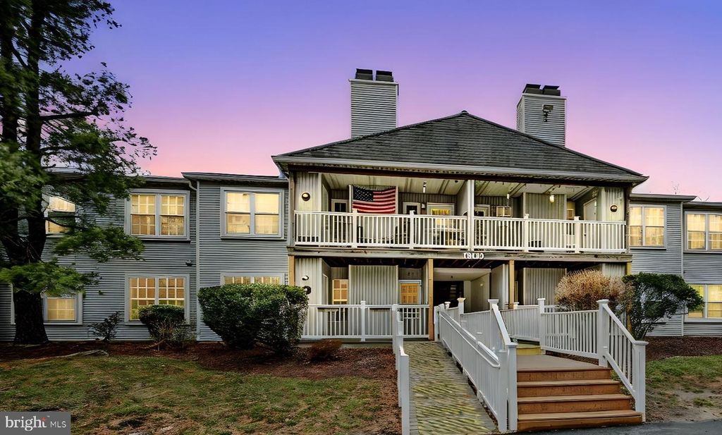 1604 WATERS EDGE DR, Newark, DE 19702