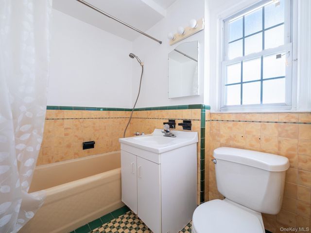 7531 179th Street, Fresh Meadows, NY 11366