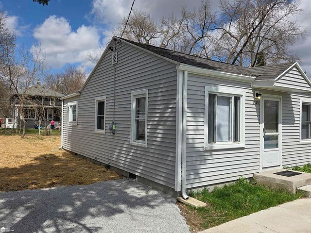 2205 E Whittemore Avenue, Burton, MI 48529