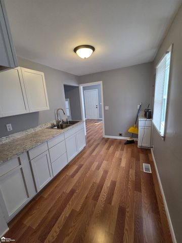 2205 E Whittemore Avenue, Burton, MI 48529