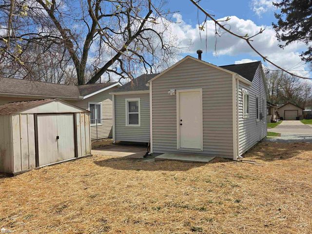 2205 E Whittemore Avenue, Burton, MI 48529