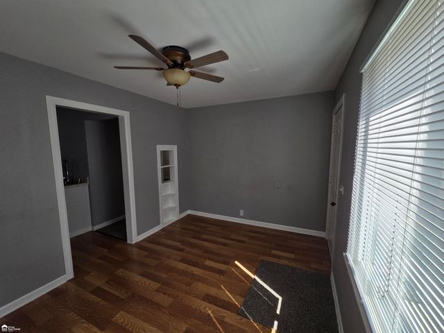 2205 E Whittemore Avenue, Burton, MI 48529