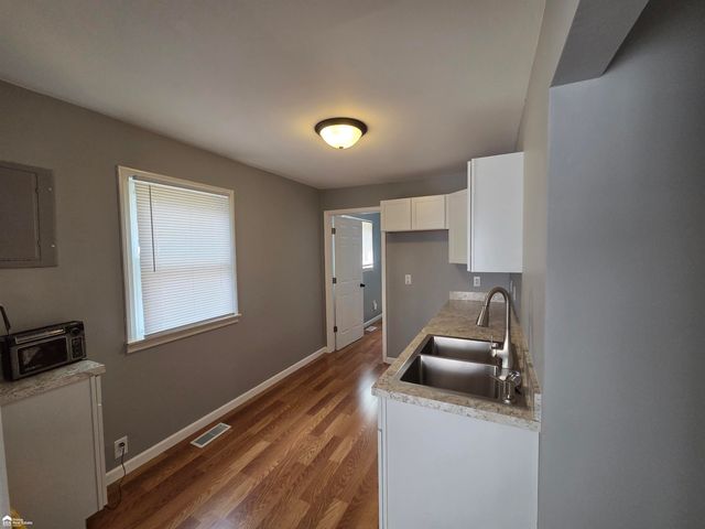 2205 E Whittemore Avenue, Burton, MI 48529