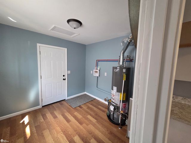 2205 E Whittemore Avenue, Burton, MI 48529
