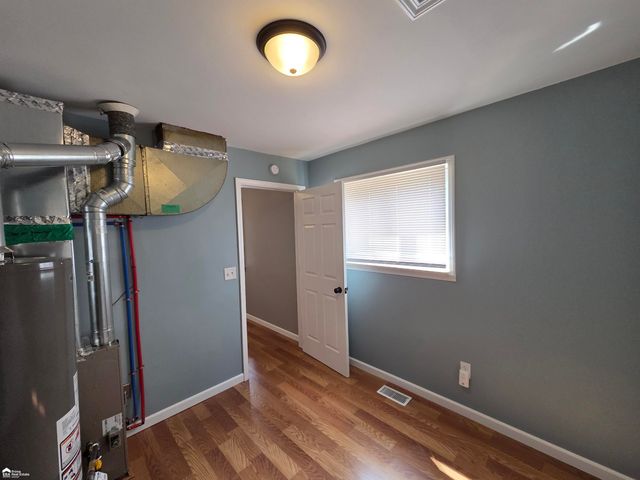 2205 E Whittemore Avenue, Burton, MI 48529