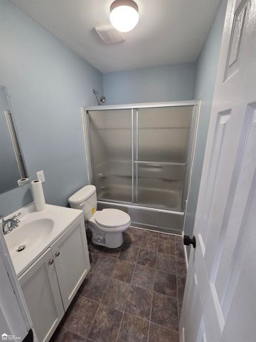 2205 E Whittemore Avenue, Burton, MI 48529
