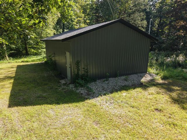 8040 W Martin Road, Three Oaks, MI 49128