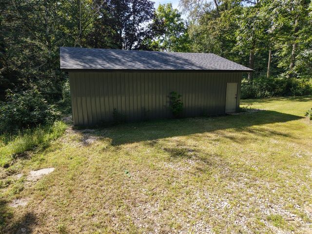 8040 W Martin Road, Three Oaks, MI 49128